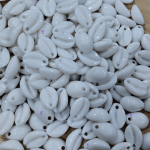 white Plastic Cowrie Beads, 18mm, 200 Pieces
